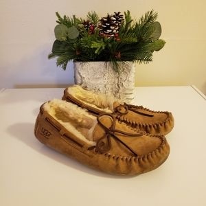 Ugg Dakota moccasins